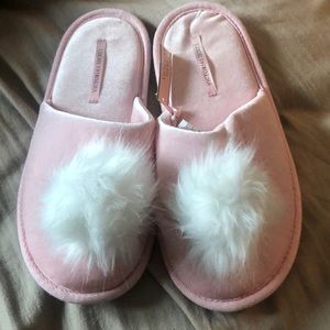 cute& comfy velvet Victoria’s Secret slippers NWT